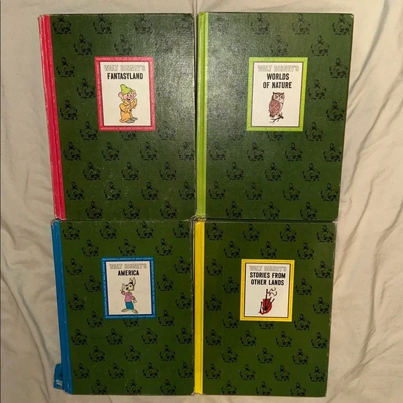 Disney *Vintage* 1965 The Wonderful Worlds of Walt Disney Four-Volume Boxed Set - Picture 6 of 16